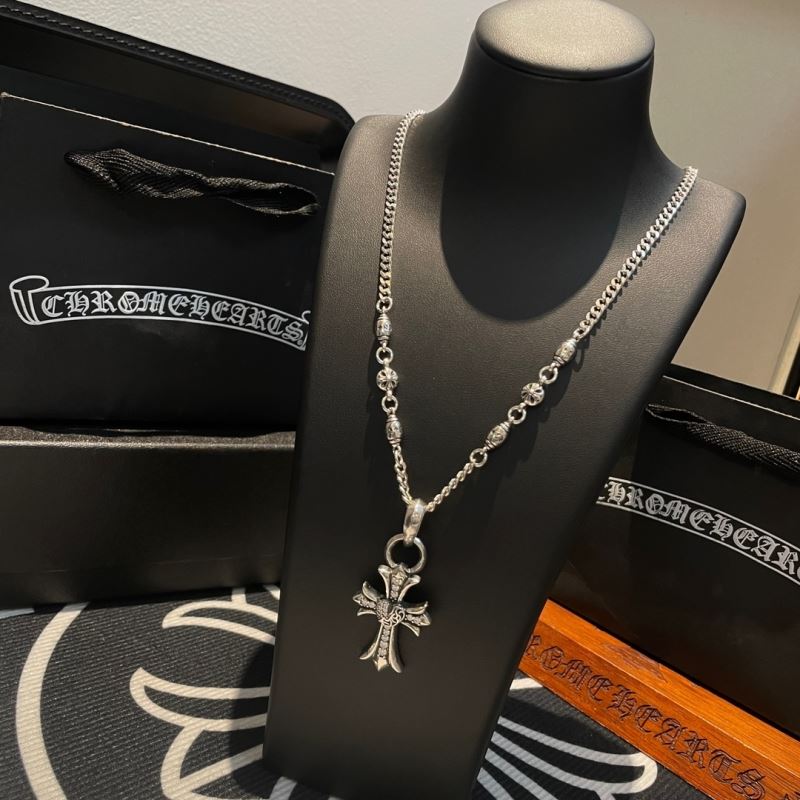 Ch*0me He**ts necklaces